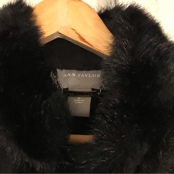 𝅺ANN Taylor vest trimmed with faux fur.  Women’s size medium. Black. - Picture 5 of 7